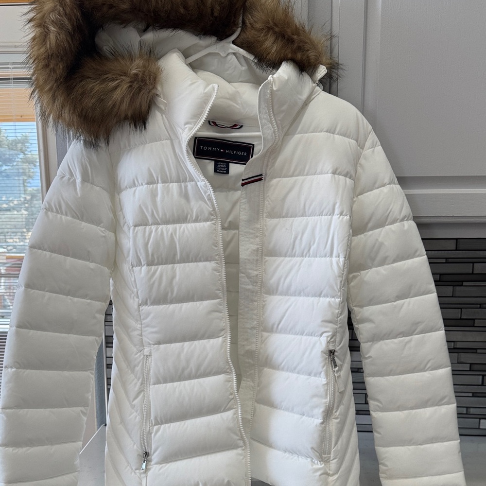 Tommy Hilfiger Women's White Puffer Coat with Faux Fur Trim